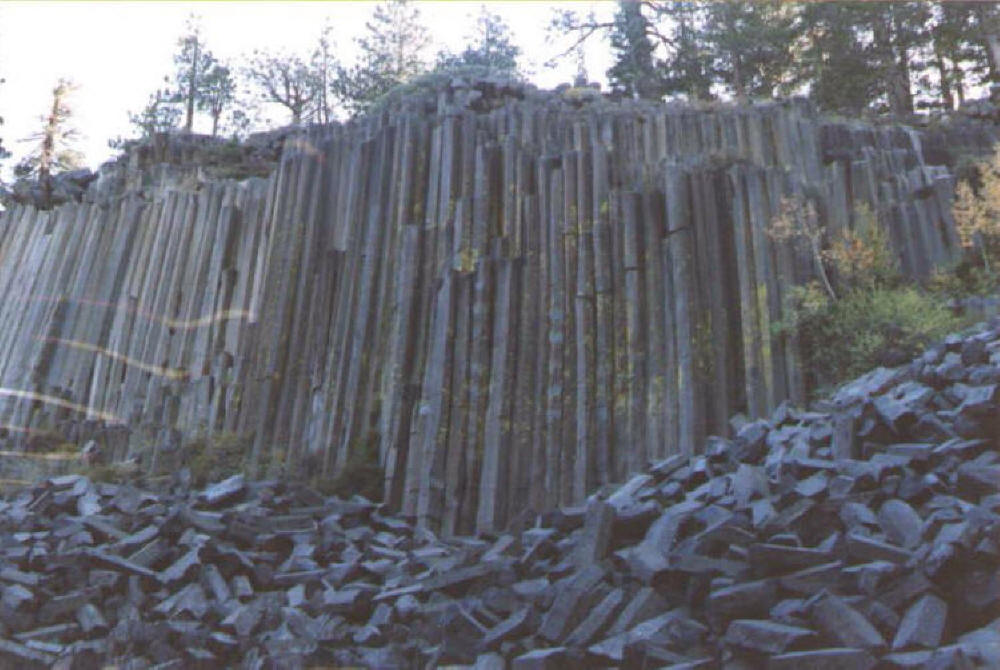 ANCIENT METAL PIPES IN CHINESE LAKE