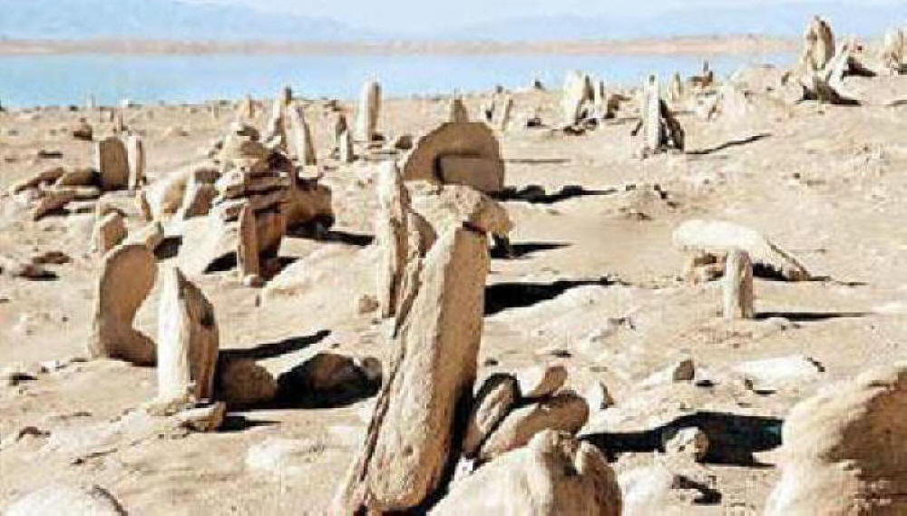 ANCIENT METAL PIPES IN CHINESE LAKE