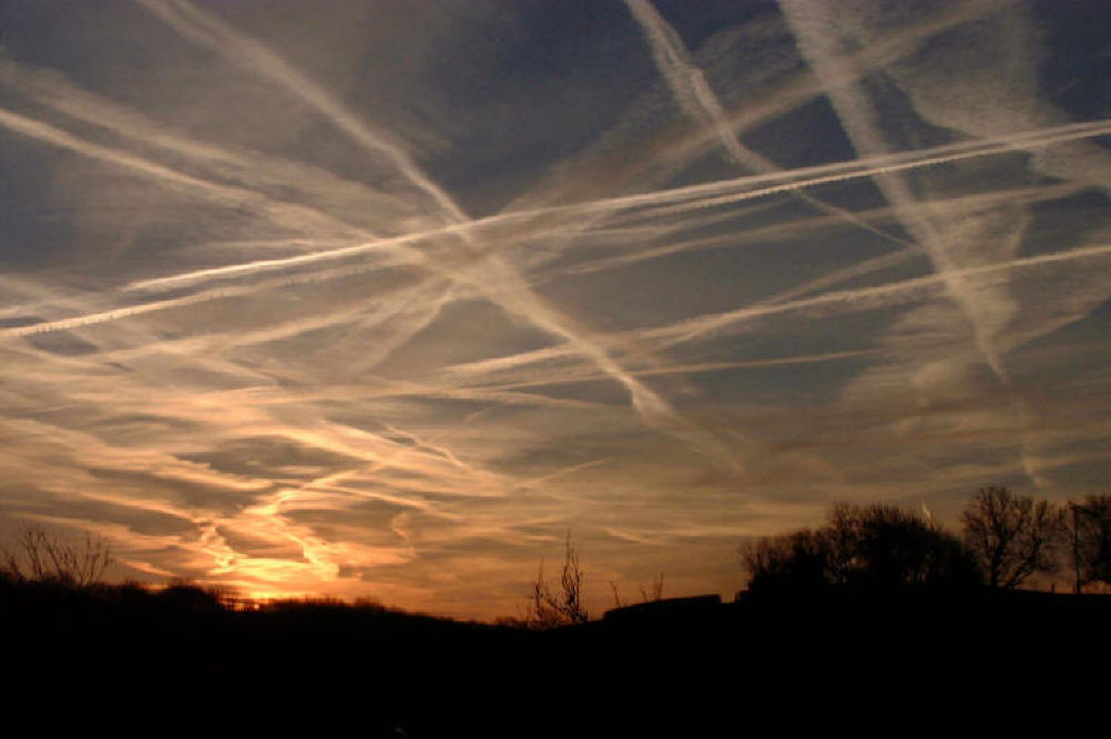 Heavy chemtrail spraying grid pattern